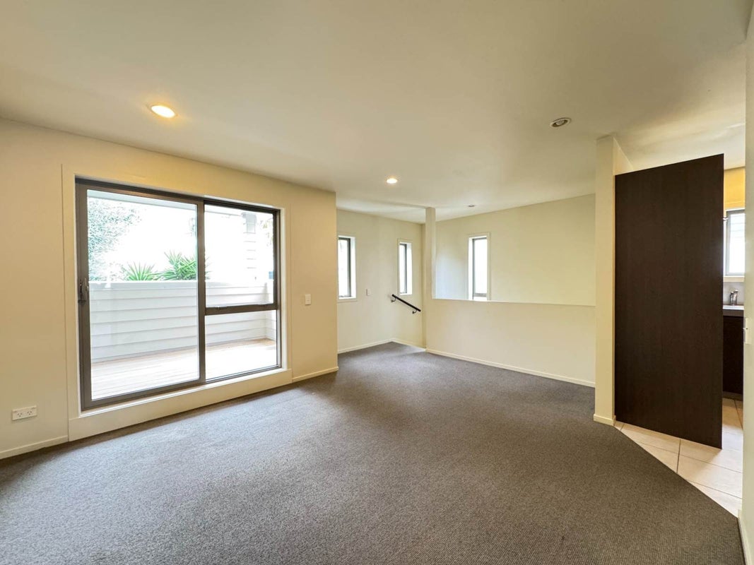 40B/21 Hunters Park Drive, Three Kings, Auckland - Carousel 1