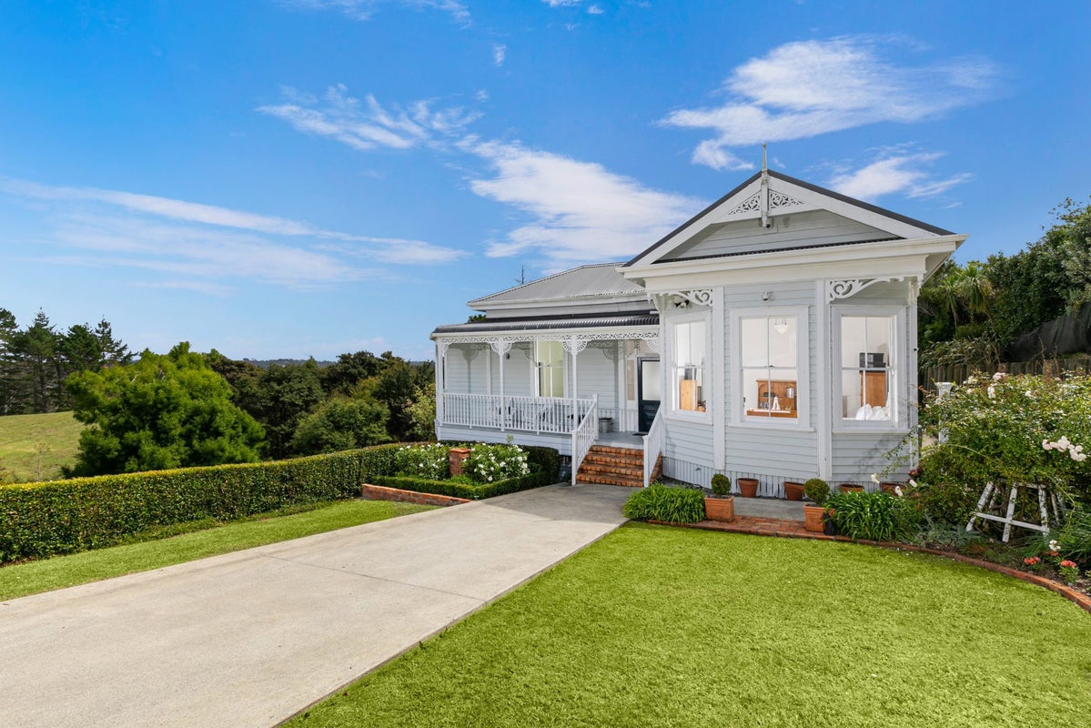 318D Upper Harbour Drive, Greenhithe, Auckland - Carousel 1