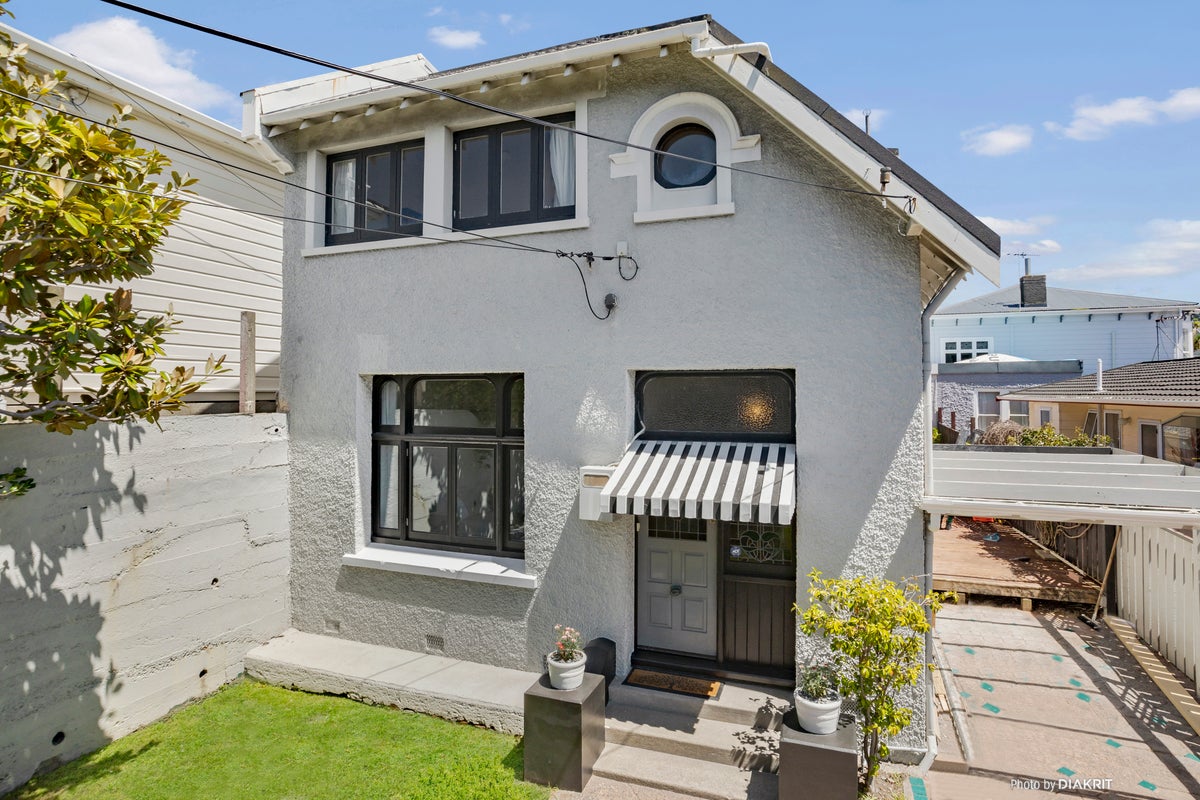 64 Russell Terrace, Berhampore, Wellington - Carousel 19
