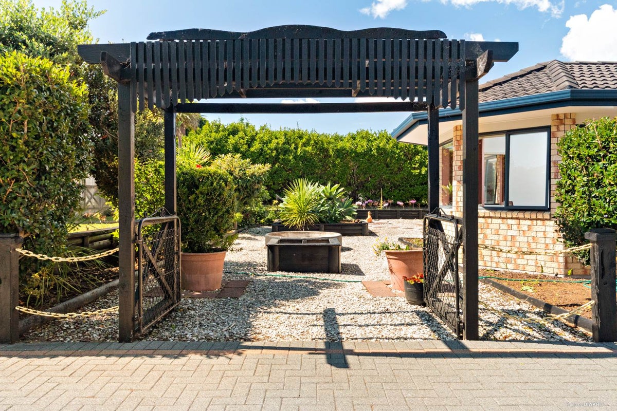 121 Saddleton Road, Pukekohe - Carousel 1