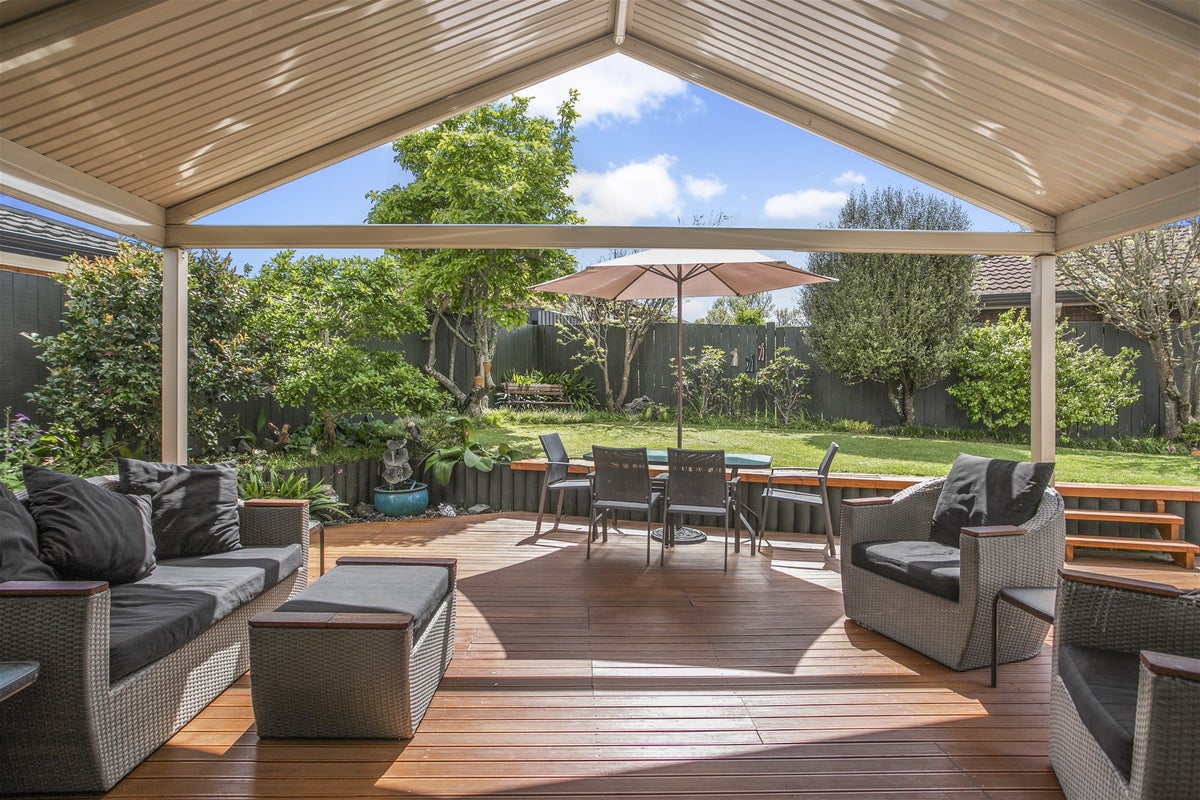 10 Camira Place, Botany Downs, Auckland - Carousel 1