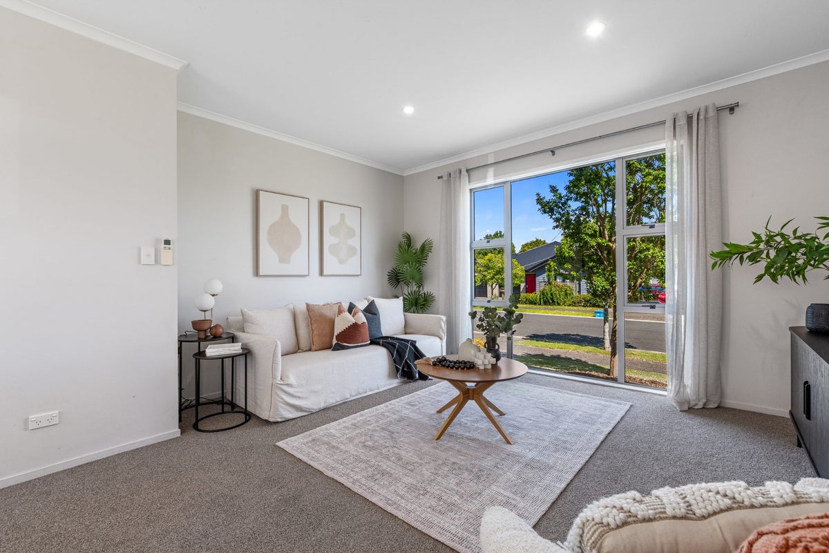 84 Landing Drive, Pyes Pa, Tauranga - Carousel 2