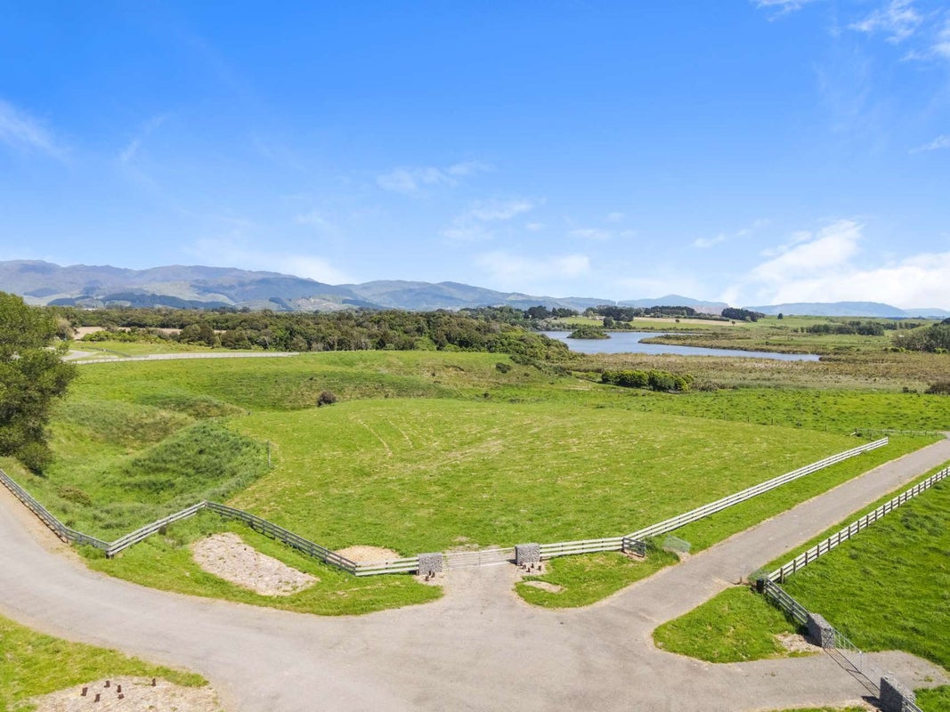 49 Whio Grove, Hokio Beach, Levin - Carousel 1