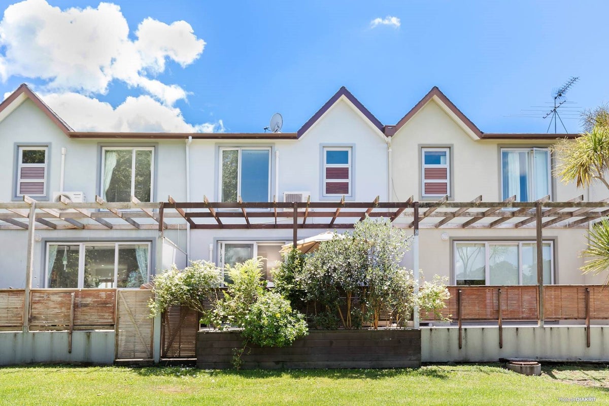 9P Clearwater Cove, West Harbour, Auckland - Carousel 1
