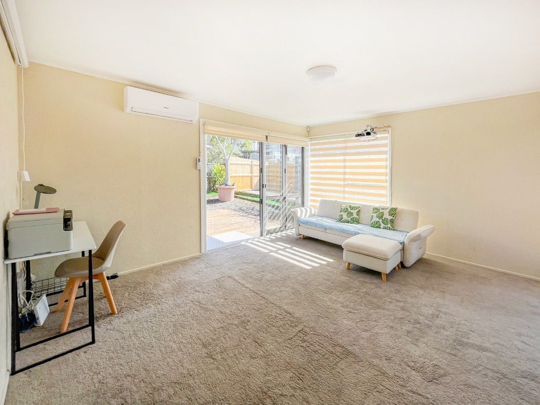 94 Lantana Road, Green Bay, Auckland - Carousel 2