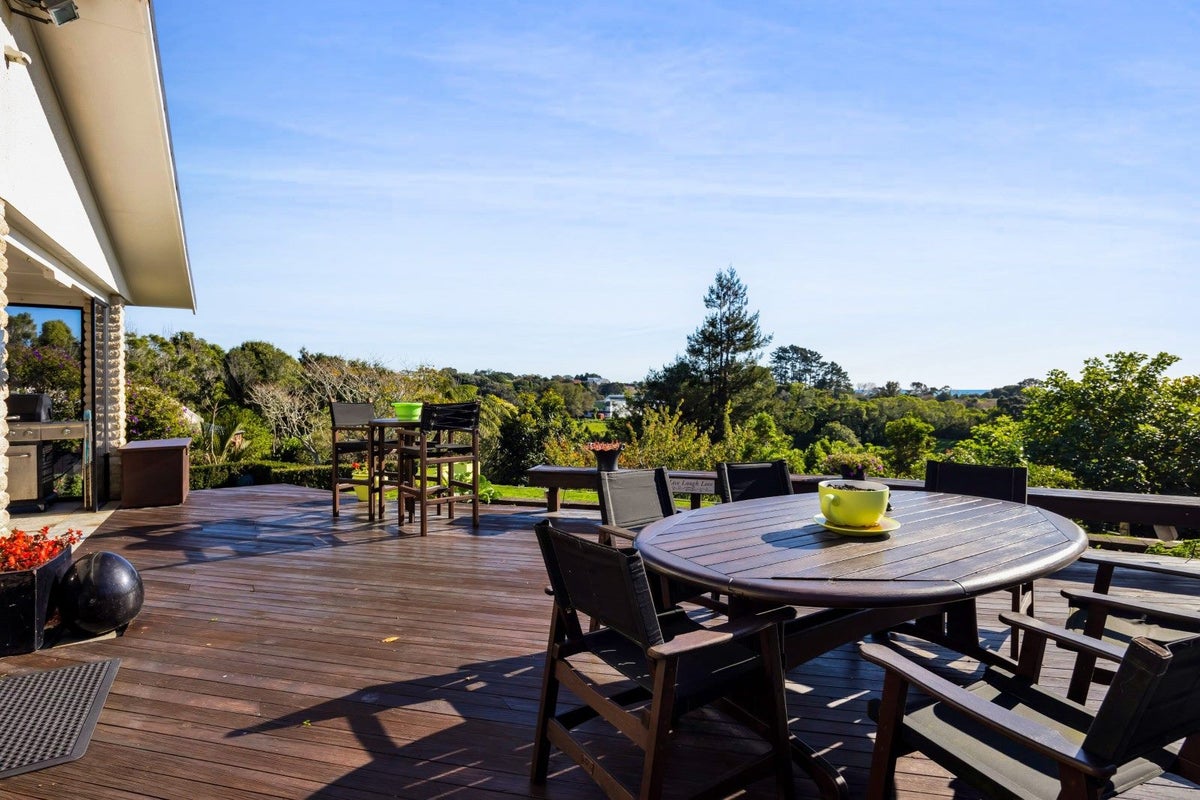14 Sequoia Grove, Merrilands, New Plymouth - Carousel 1