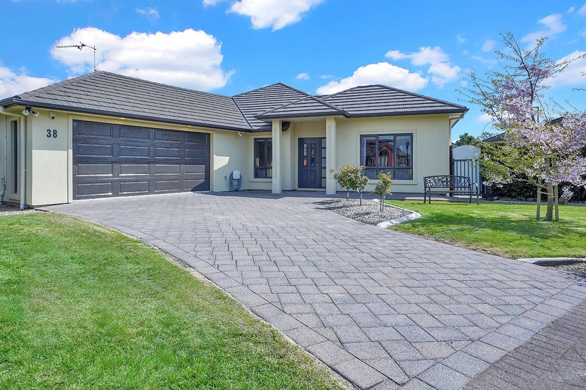 38 Nielsen Gardens, Rototuna, Hamilton - Carousel 2
