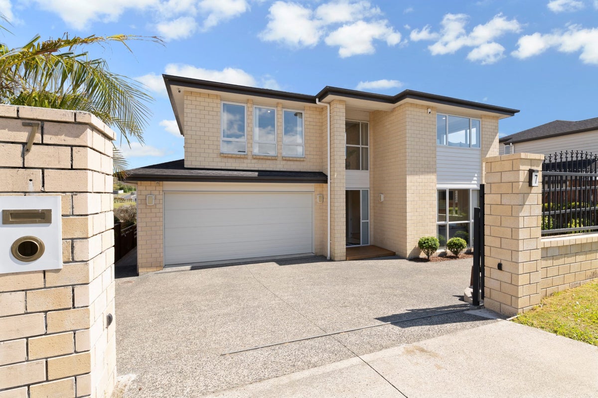7 Ballyboe Place, Pinehill, Auckland - Carousel 1