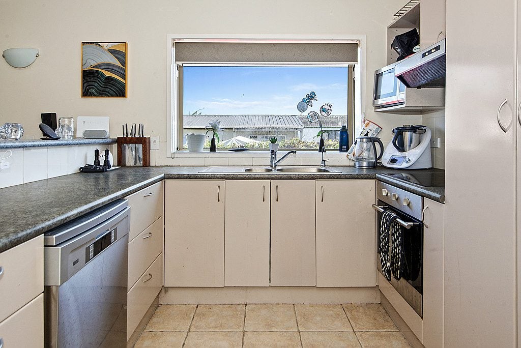 39 Greenstone Place, Clover Park, Auckland - Carousel 2