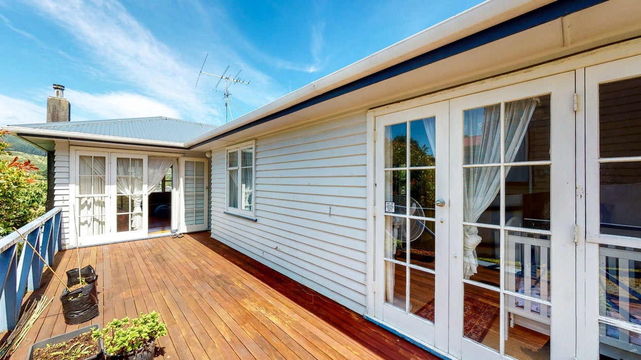 317 Main Road, Tawa, Wellington - Carousel 2