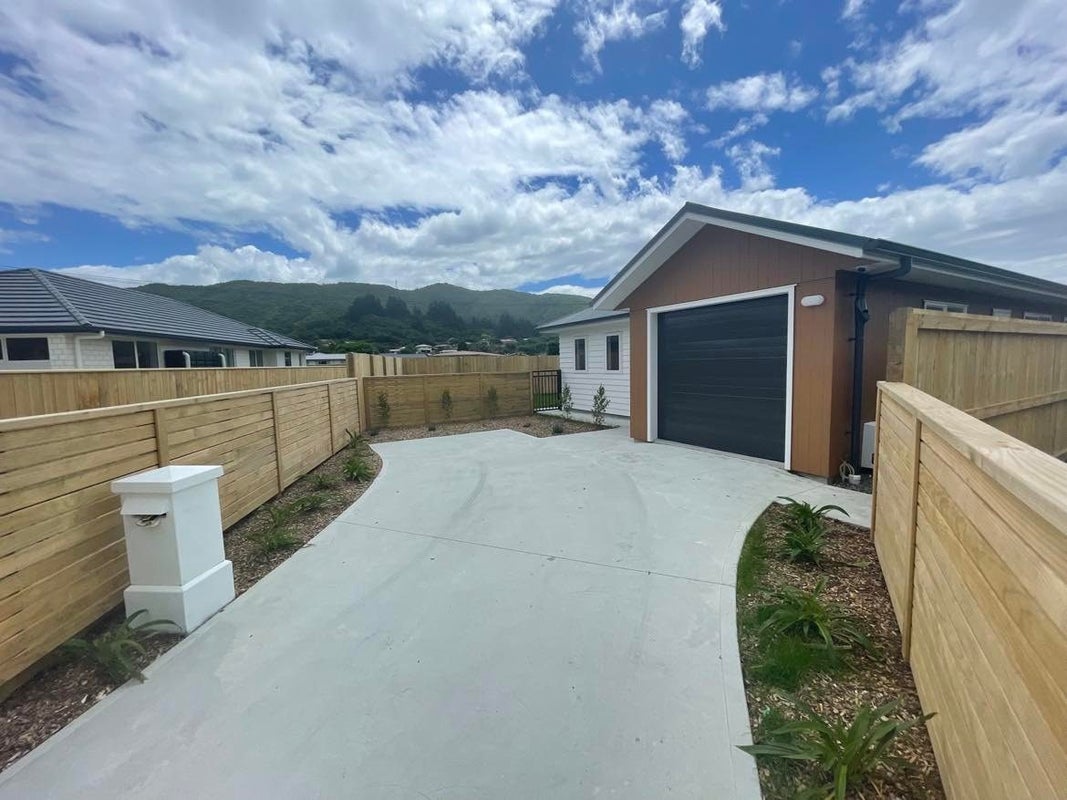 22 Te Ara o Toroa, Wainuiomata, Lower Hutt - Carousel 1