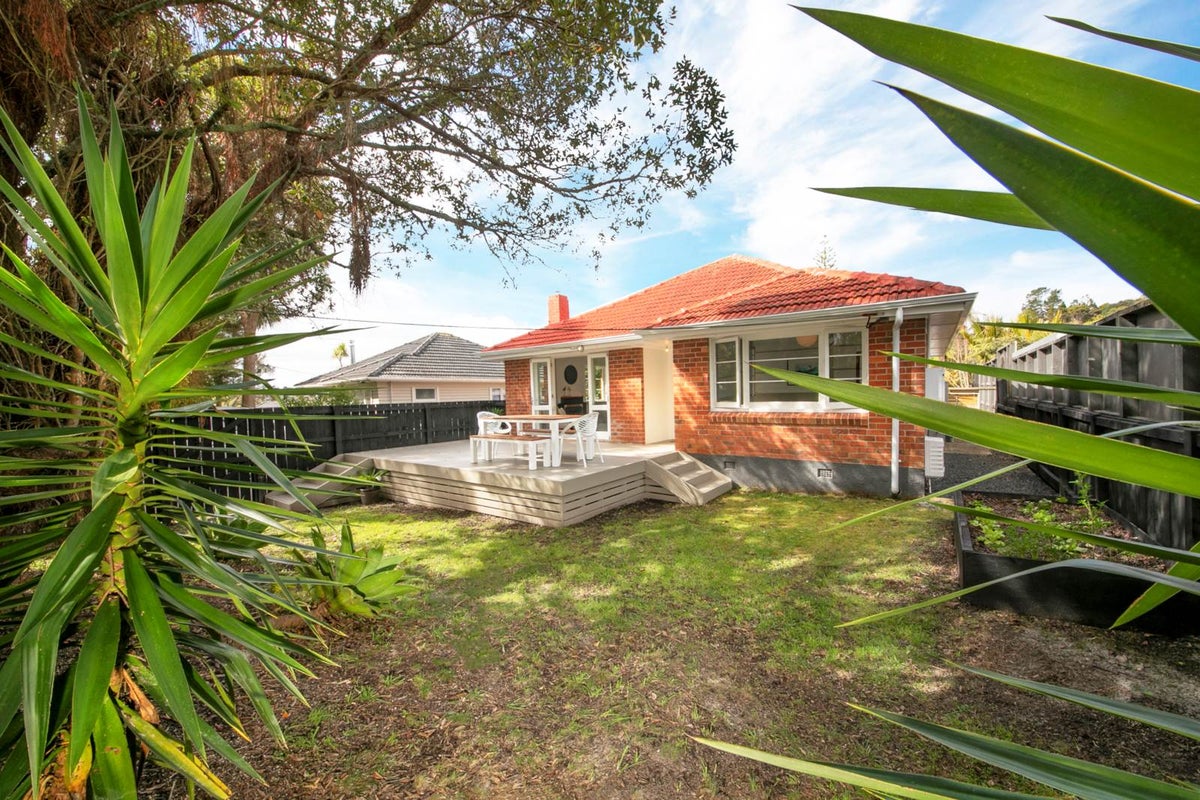1/140 Atkinson Road, Titirangi, Auckland - Carousel 16