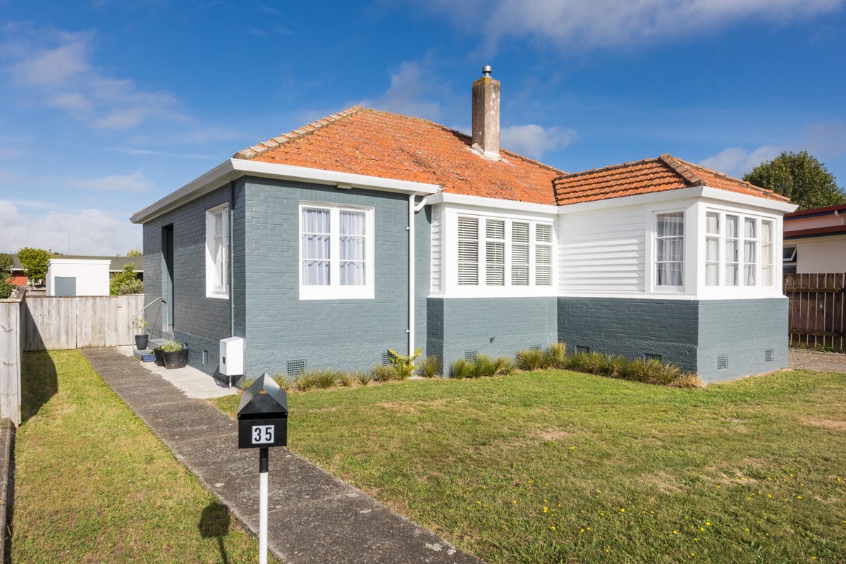 35 Kauri Street, Roslyn, Palmerston North - Carousel 1