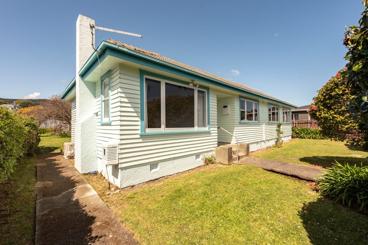18 Beauchamp Street, Karori, Wellington - Carousel 1