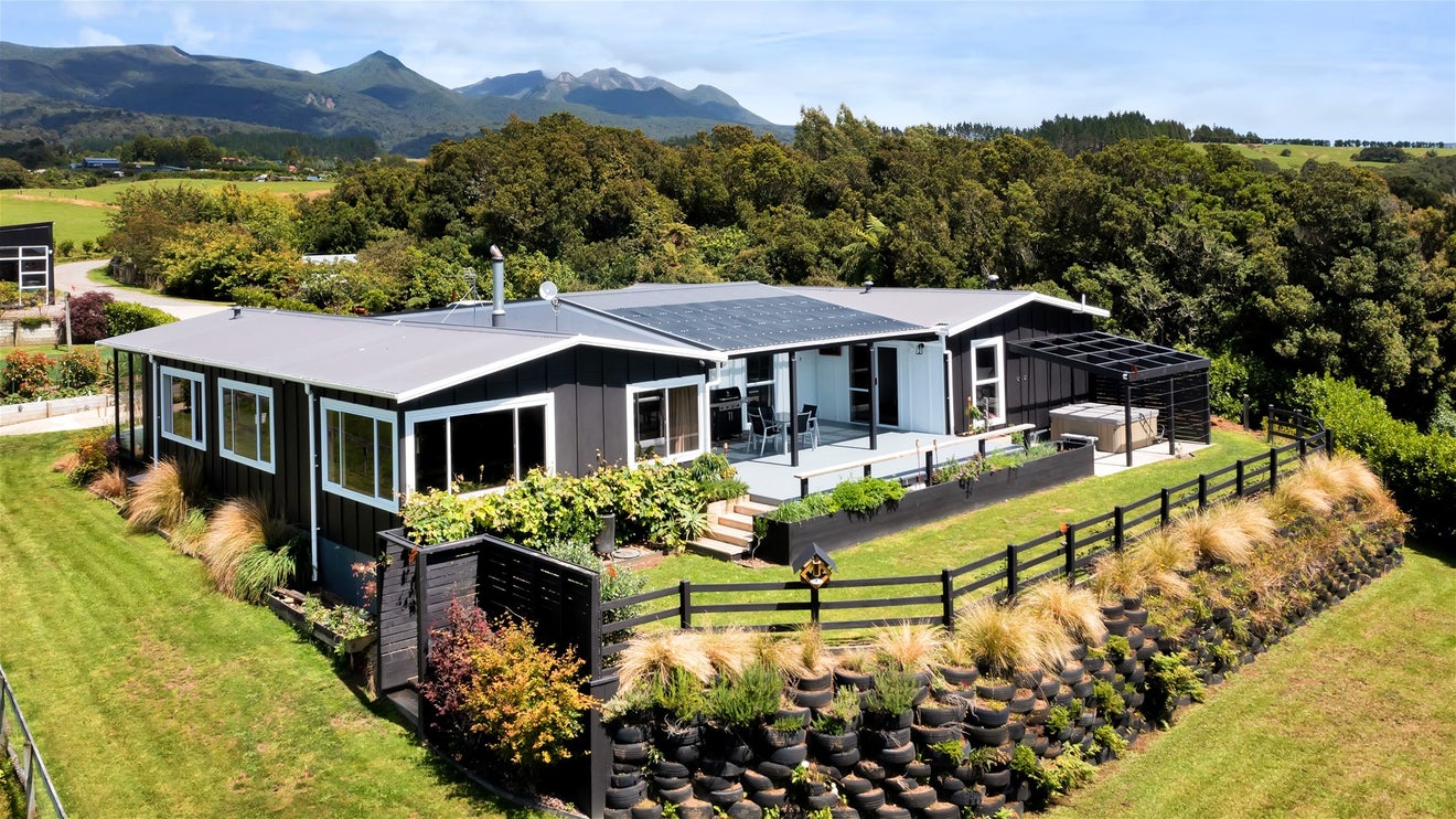 401 Korito Road, Korito, New Plymouth - Carousel 1