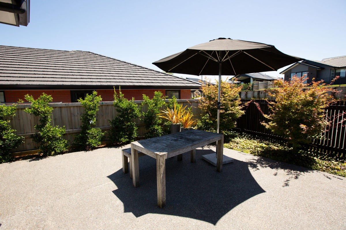 1/6 Gallants Place, Flagstaff, Hamilton - Carousel 1
