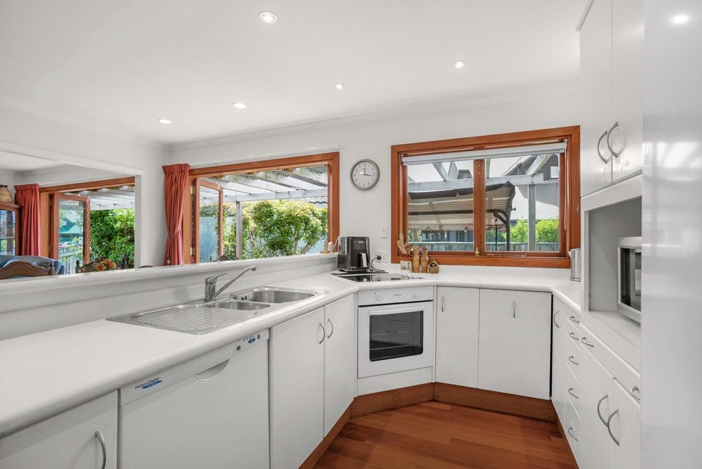 1A Colin Grove, Hutt Central, Lower Hutt - Carousel 2