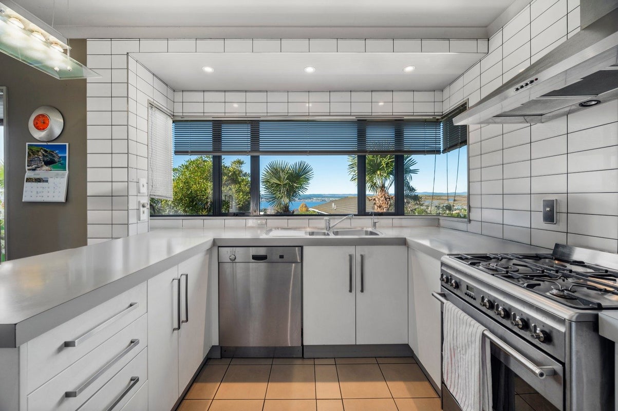 8 Brunette Drive, Acacia Bay, Taupo - Carousel 2
