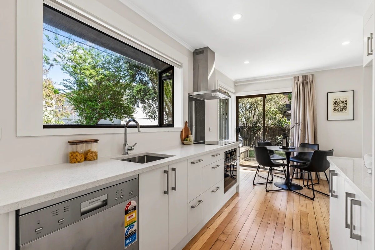 82A Riversdale Road, Avondale, Auckland - Carousel 1