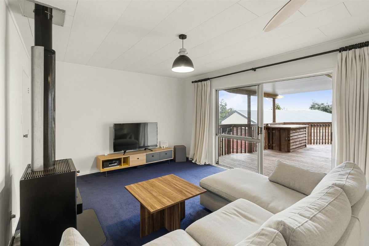 22 Santiago Crescent, Unsworth Heights, Auckland - Carousel 2