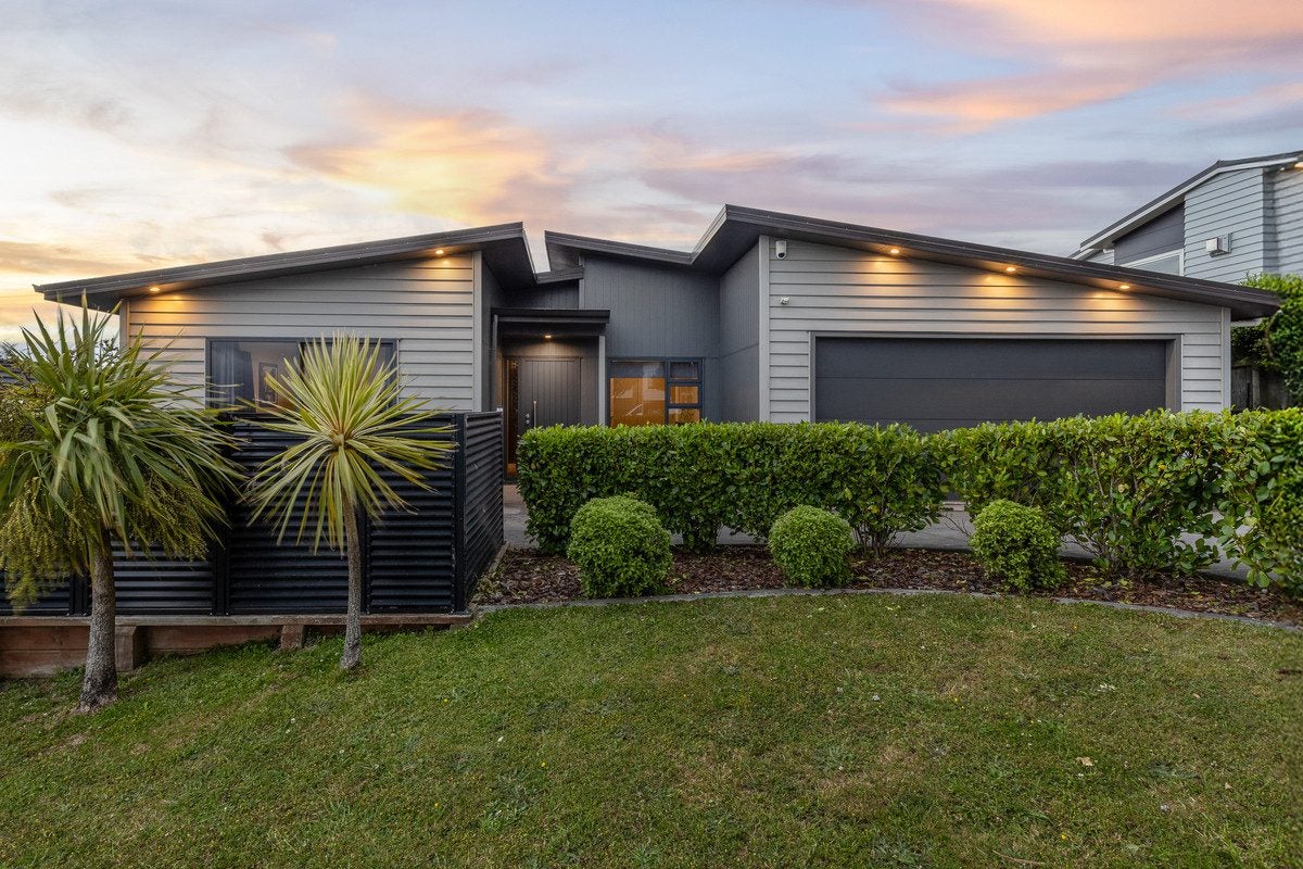 154 Endeavour Drive, Whitby, Porirua - Carousel 2