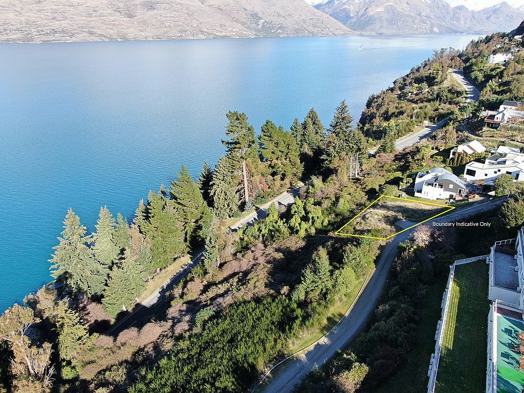 13 Thorn Crescent, Fernhill, Queenstown - Carousel 1