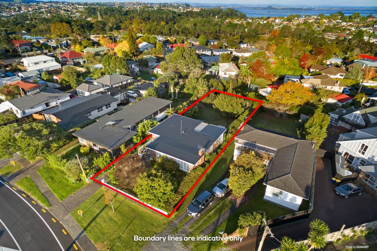 70 Golf Road, New Lynn, Auckland - Carousel 2
