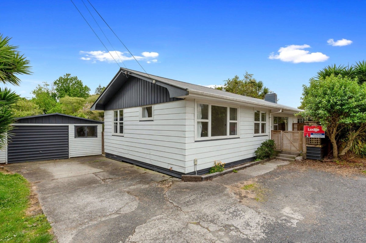 31 Panair Crescent, Hillcrest, Hamilton - Carousel 2