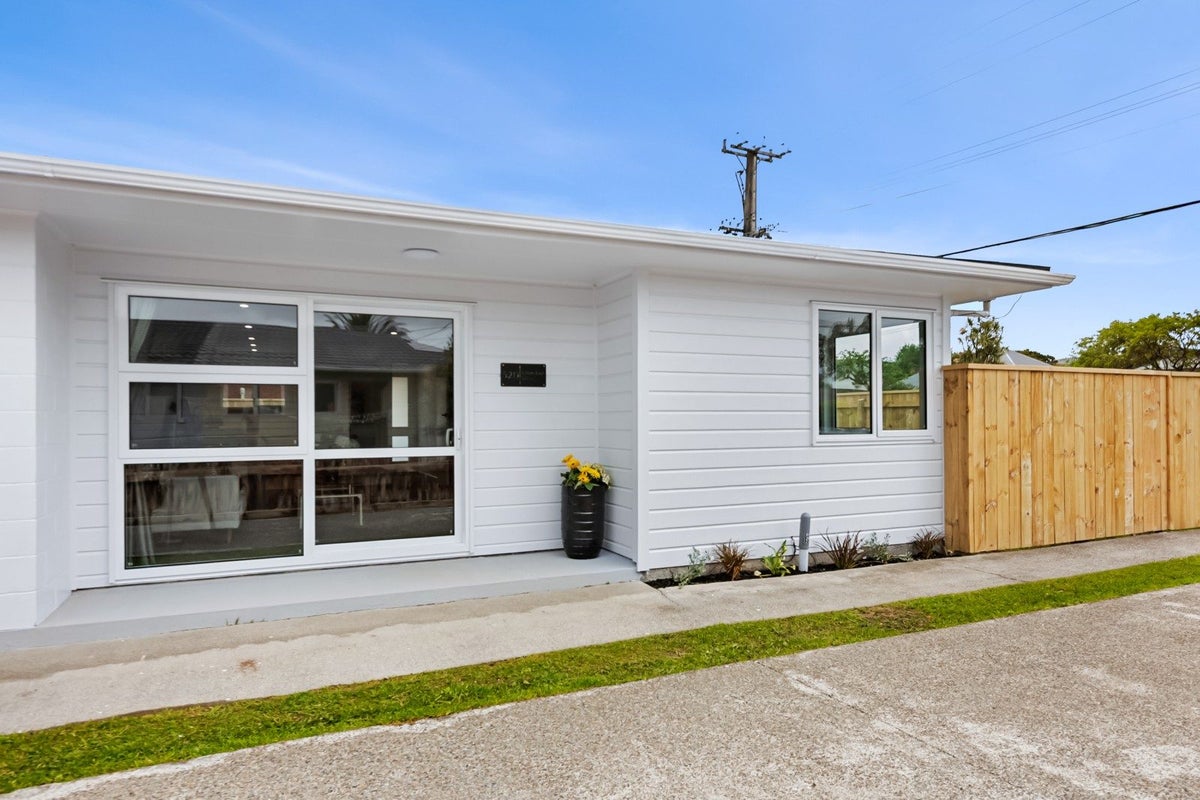 52D WHITES LINE WEST, Woburn, Lower Hutt - Carousel 1