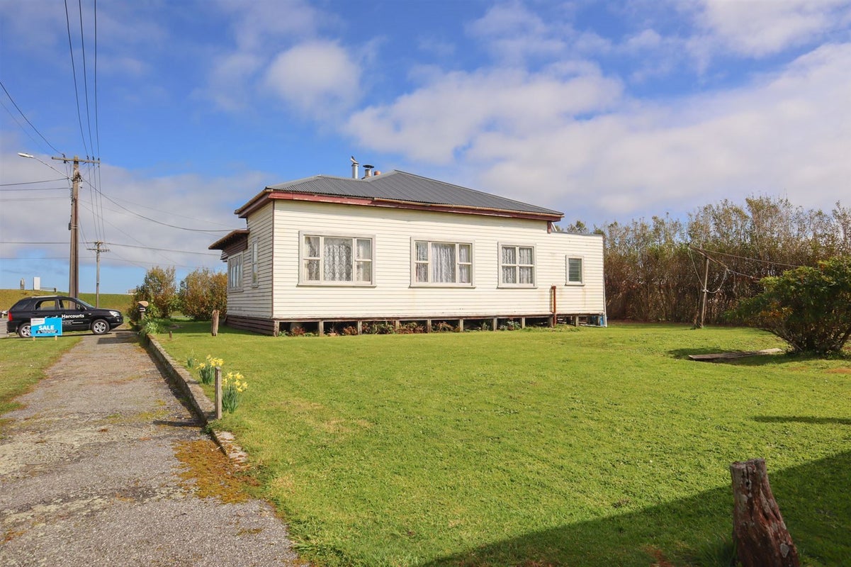 22 Newcastle Street, Cobden, Greymouth - Carousel 1