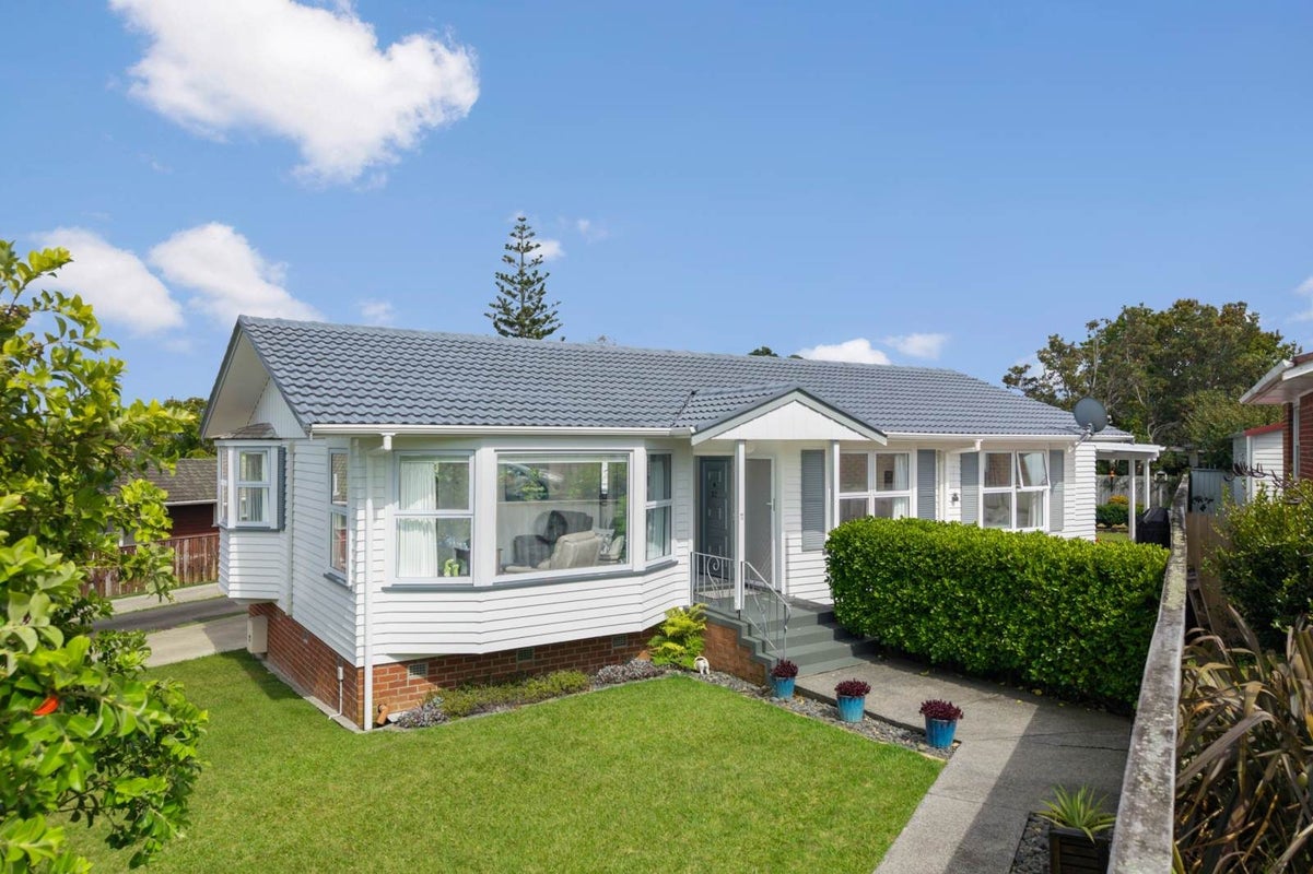 37 Powrie Street, Glenfield, Auckland - Carousel 1