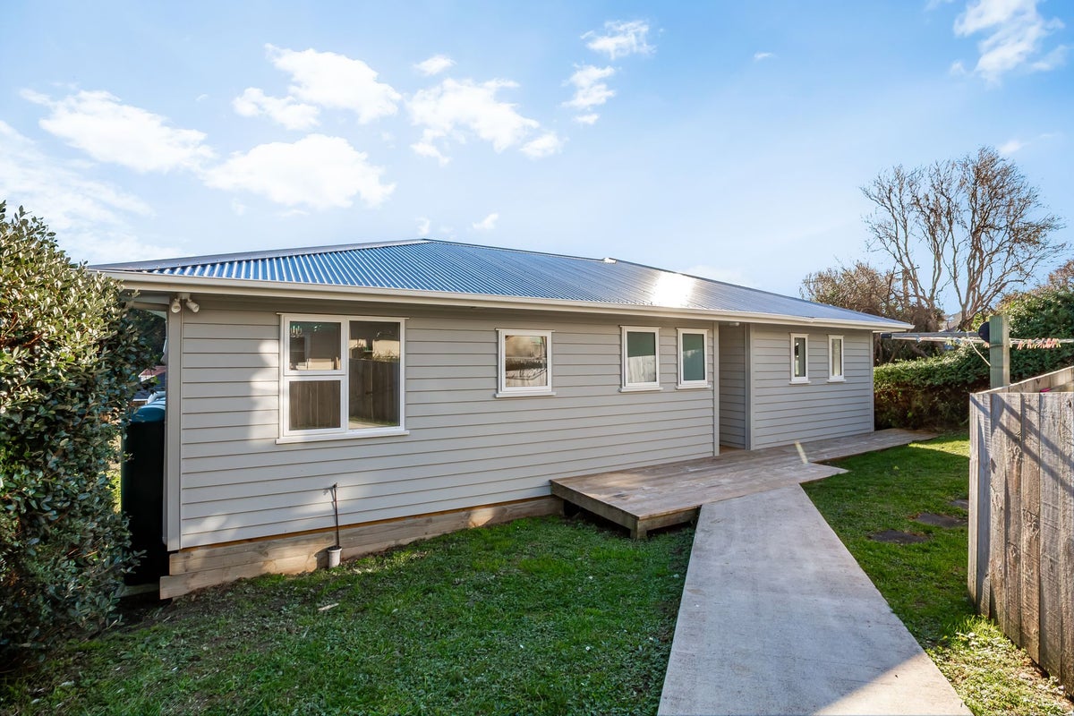 31A Downes Street, Titahi Bay, Porirua - Carousel 2