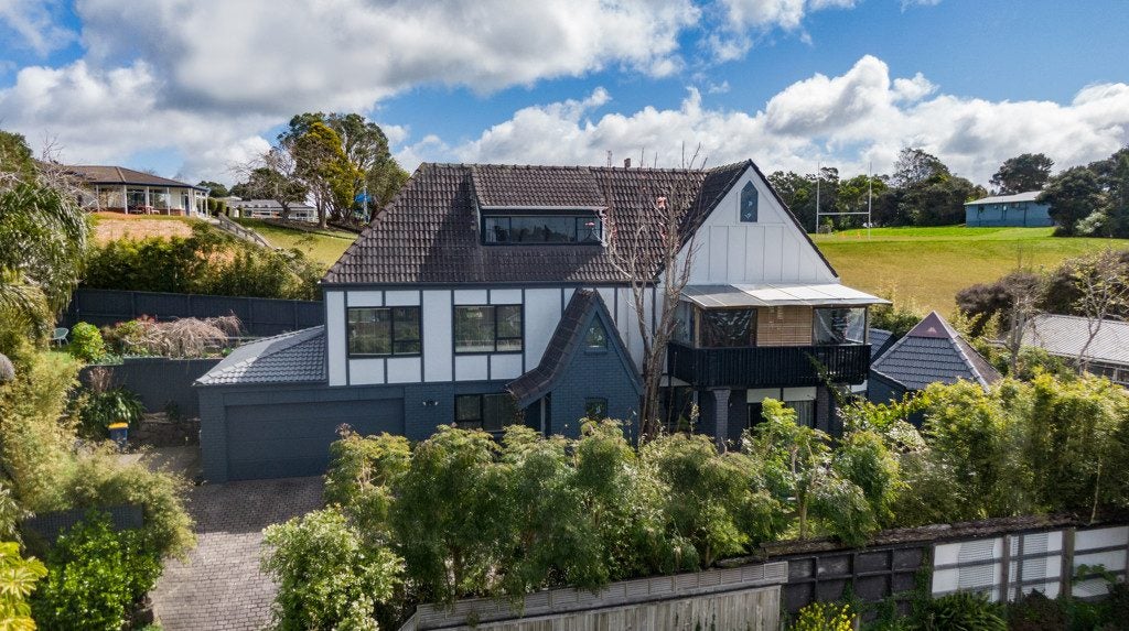 131 Chelsea View Drive, Chatswood, Auckland - Carousel 1