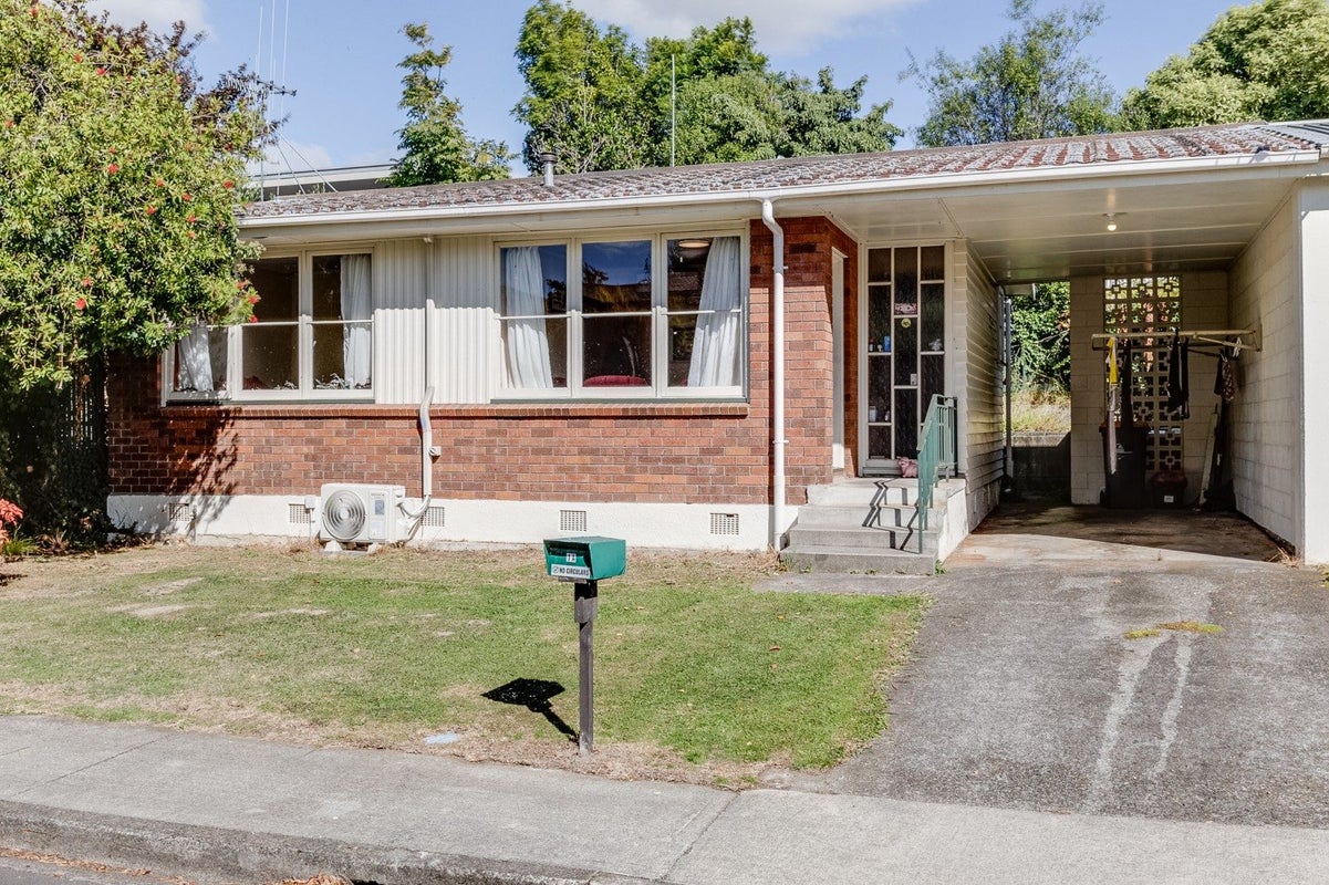 1A Kensington Mews, Hokowhitu, Palmerston North - Carousel 1