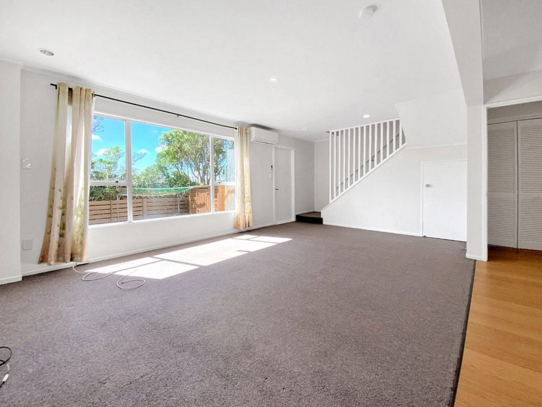 7 Hollydale Grove, Churton Park, Wellington - Carousel 2