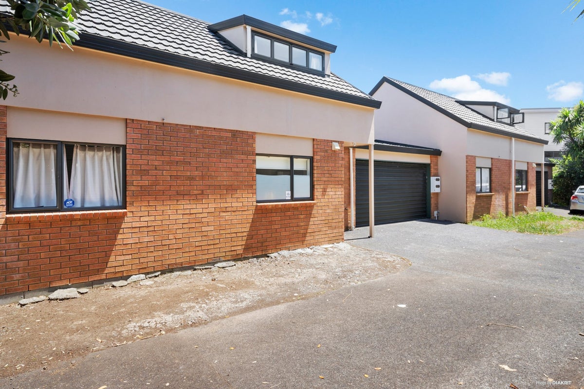 2/1 Melview Place, New Lynn, Auckland - Carousel 2