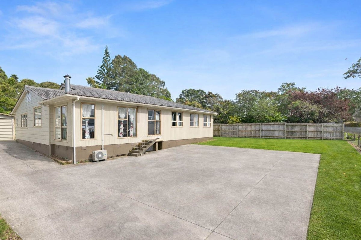 4 Capricorn Place, Glen Eden, Auckland - Carousel 1