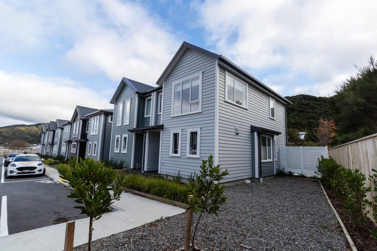 17 Te Ara o Puakawe, Wainuiomata, Lower Hutt - Carousel 1