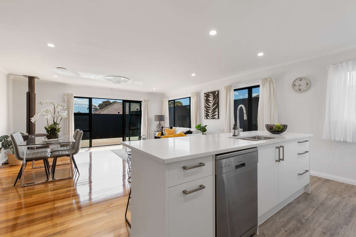 34A Erima Avenue, Point England, Auckland - Carousel 2