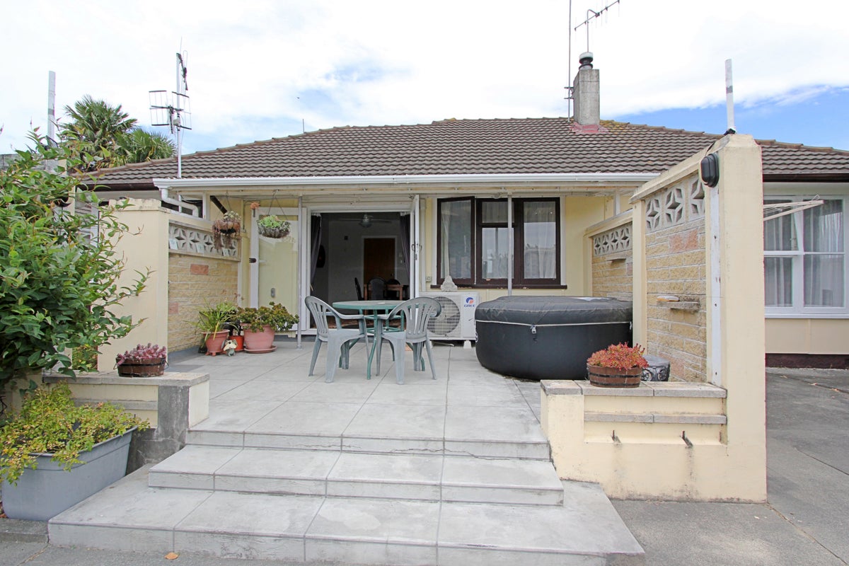 8 Maxwell Place, Maraenui, Napier - Carousel 2