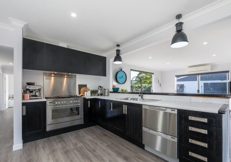 12 Christchurch Crescent, Kelson, Lower Hutt - Carousel 2