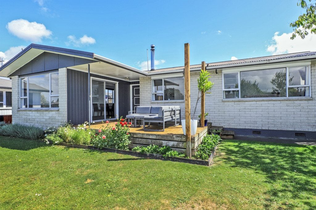 2 Murdoch Place, Raureka, Hastings - Carousel 2