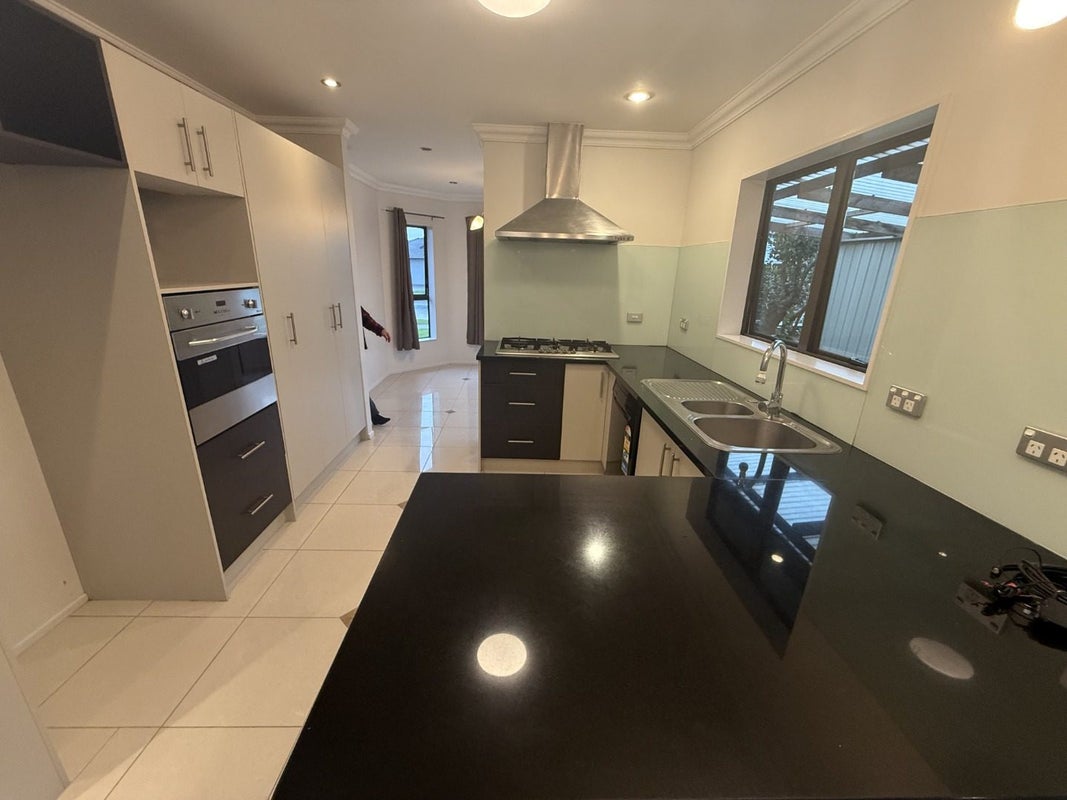 30 Kestev Drive, Flat Bush, Auckland - Carousel 2