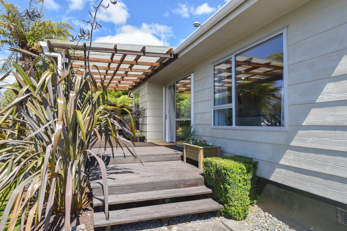 14 Burton Place, Owhata, Rotorua - Carousel 2