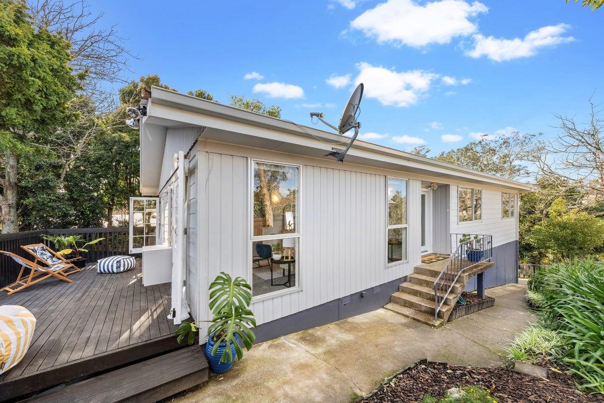 10 Karina Place, Glen Eden, Auckland - Carousel 1
