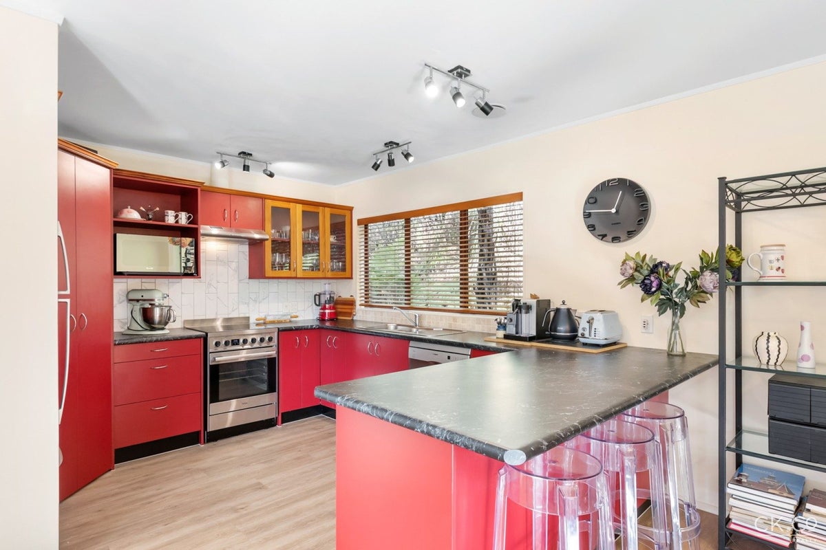 2A Swainson Street, Naenae, Lower Hutt, Wellington - Carousel 2