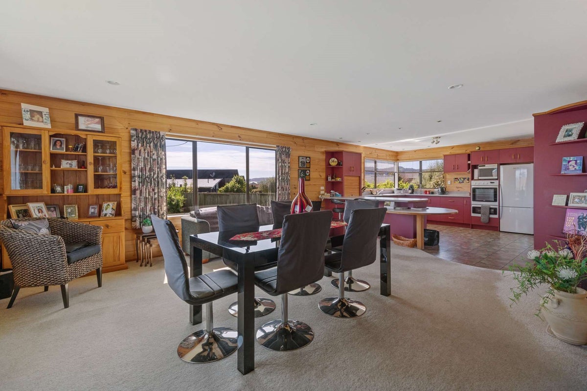 10 Bradley Place, Lynmore, Rotorua - Carousel 2
