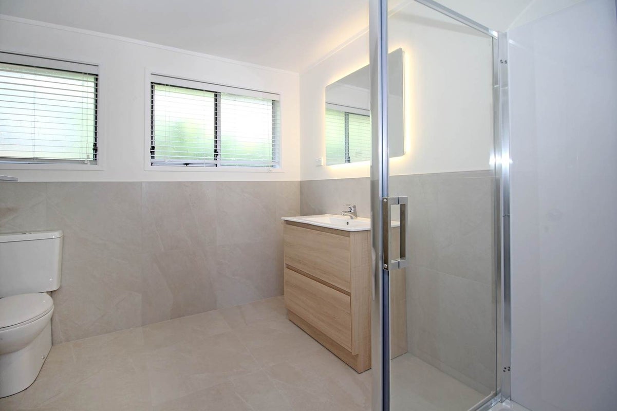 1/4 Aylmer Court, Eastern Beach, Auckland - Carousel 10