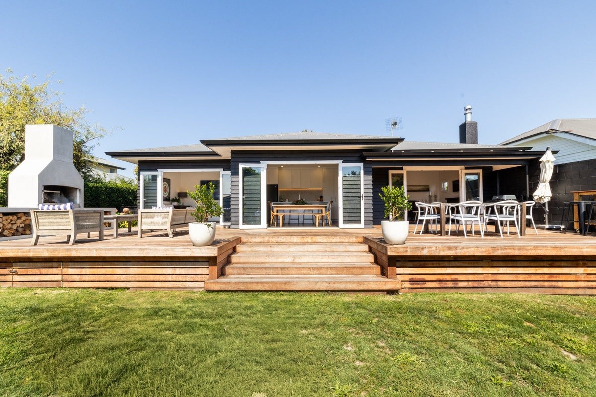 15 Gillean Street, Havelock North, Havelock North - Carousel 19