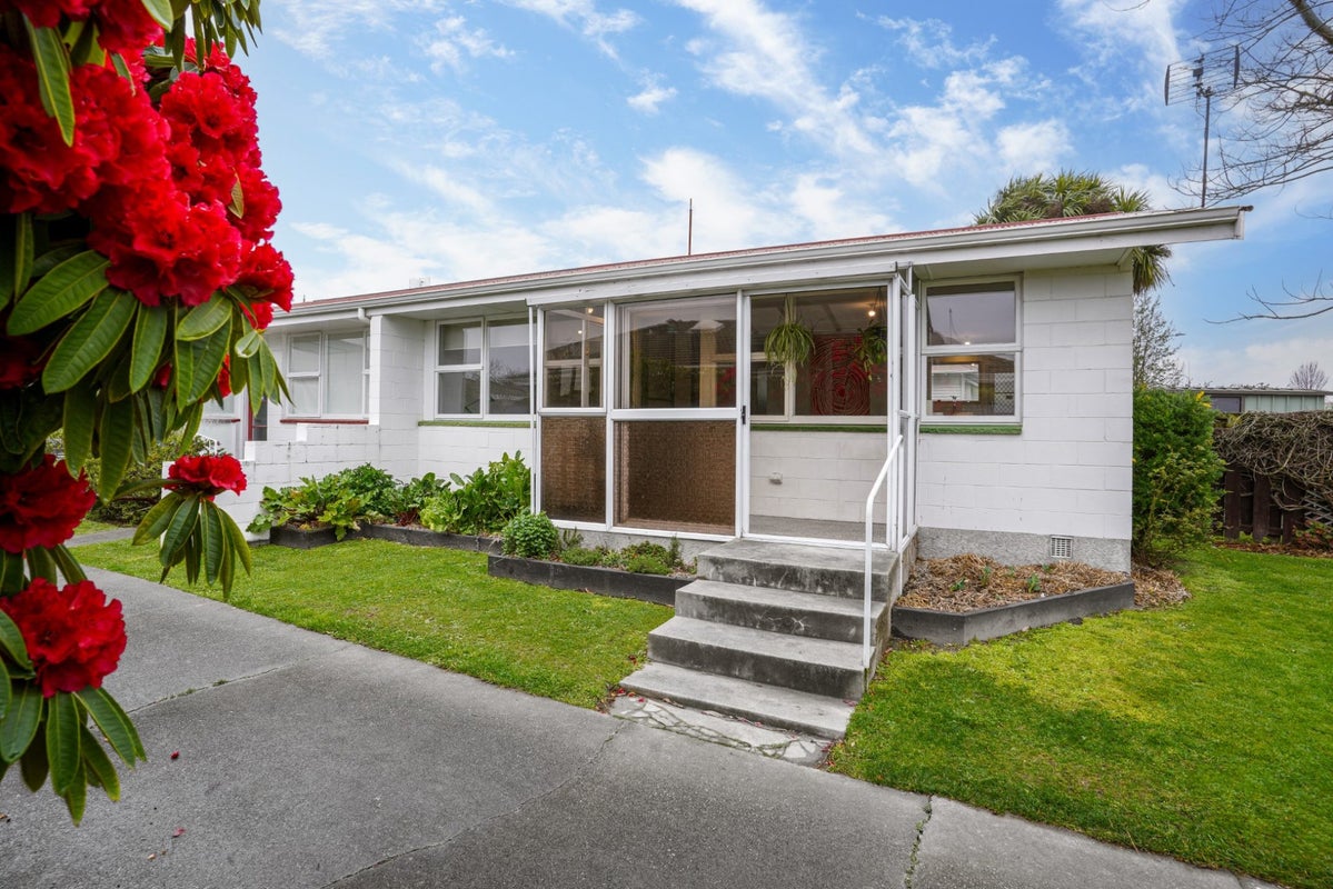 1/64 Osborne Street, Waltham, Christchurch - Carousel 2